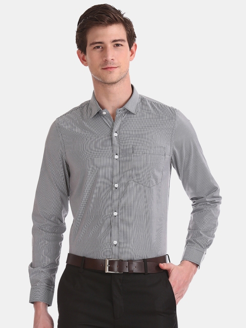 

Excalibur Men Black & White Regular Fit Striped Formal Shirt