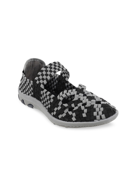 

Mochi Women Black Textured Slip-On Sneakers
