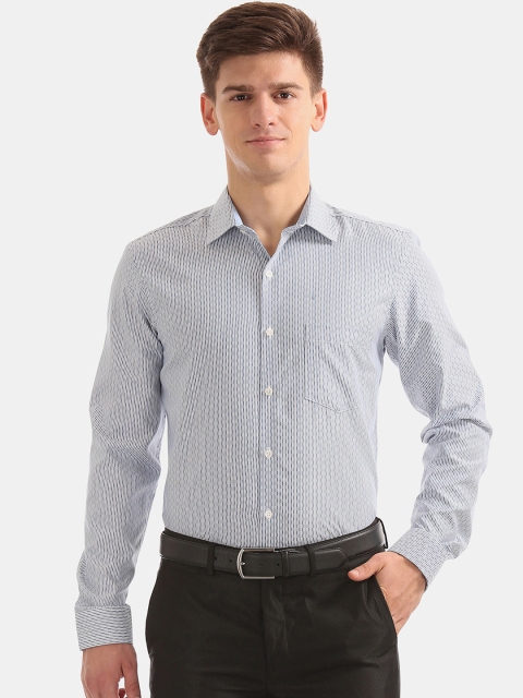 

Excalibur Men Blue & White Slim Fit Striped Formal Shirt