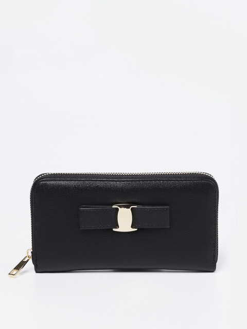 

Ginger by Lifestyle Women Black Solid Zip Around Wallet