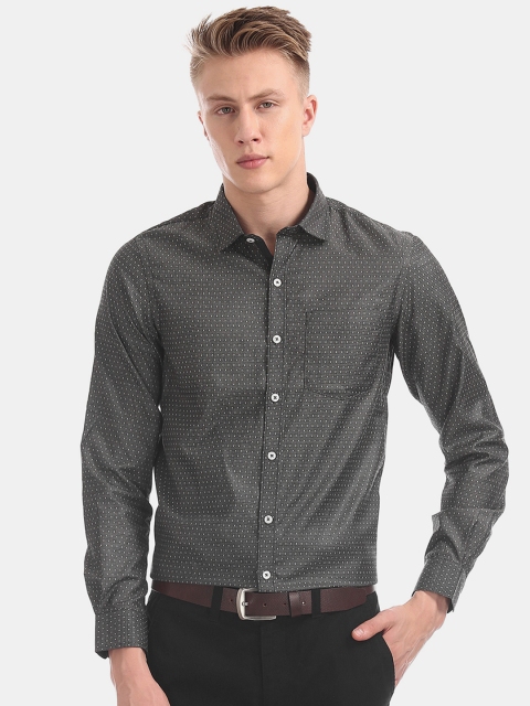

Excalibur Men Black Slim Fit Striped Formal Shirt