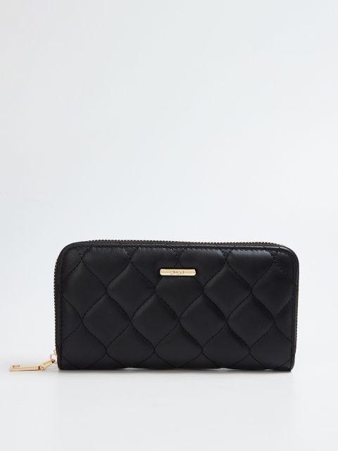 

Ginger by Lifestyle Women Black Solid Quilted Zip Around Wallet
