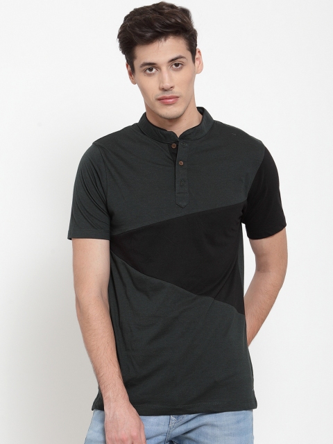

Kalt Men Black & Charcoal Grey Colourblocked Mandarin Collar T-shirt