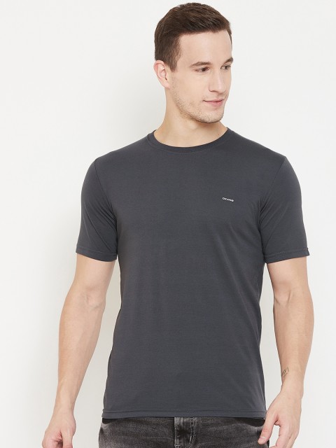 

Okane Men Charcoal Solid Round Neck T-shirt