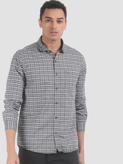 

Ruggers Men Grey & White Regular Fit Checked Casual Shirt