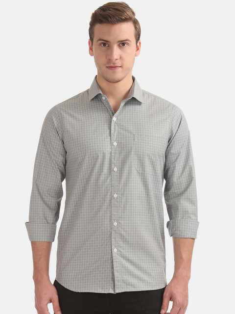 

Excalibur Men Grey & Off-White Slim Fit Checked Casual Shirt