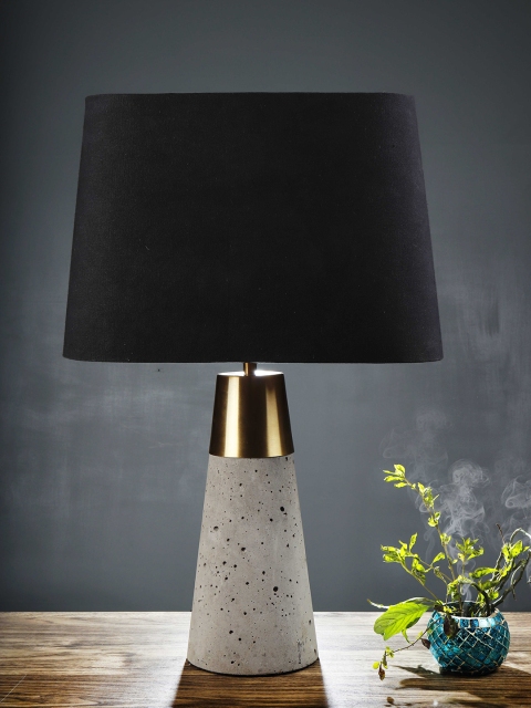 

Grated Ginger Black Solid Handcrafted Table Top Lamp with Shade
