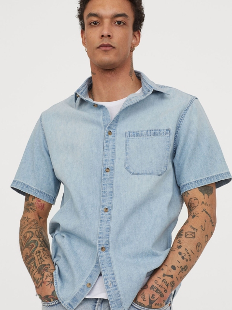 

H&M Men Blue Solid Short-sleeved Denim Shirt