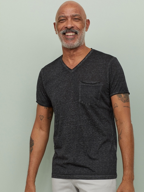 

H&M Men Charcoal Grey Solid Raw-edge T-shirt