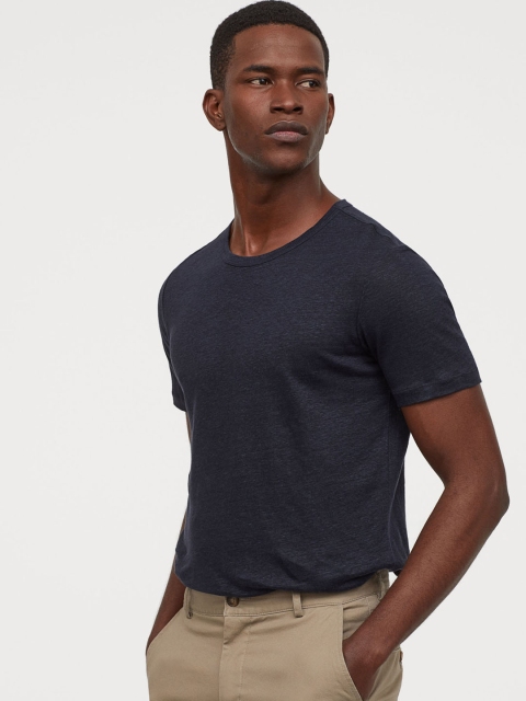 

H&M Men Blue Solid Linen T-shirt