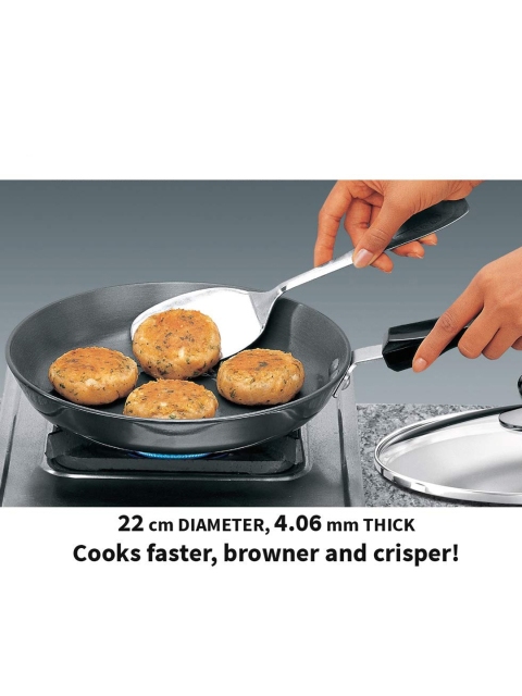 

Hawkins Black & Transparent Futura Hard Anodised Frying Pan with Glass Lid