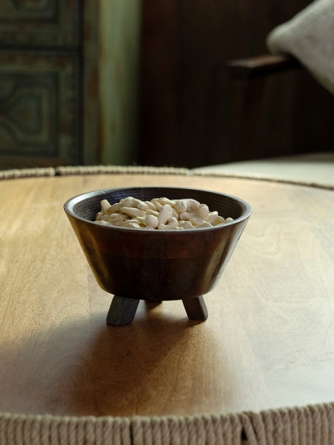 

ellementry Brown Solid Tribal Mango Wood Medium Bowl With Stand