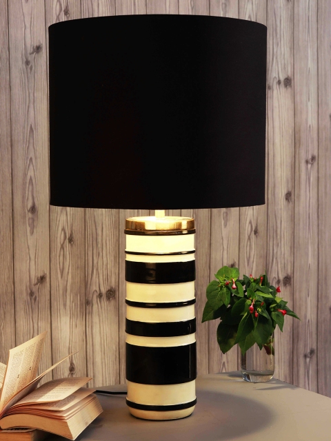 

Grated Ginger Black Solid Handcrafted Table Top Lamp with Shade