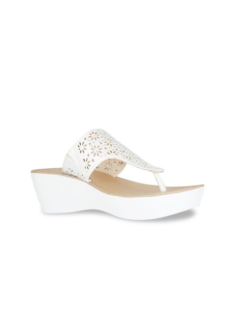 

Kenneth Cole Women White Textured Leather Sandals
