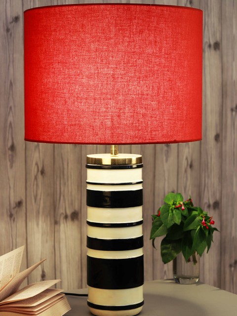 

Grated Ginger Red & Off-White Self Design Handcrafted Table Top Lamp with Shade