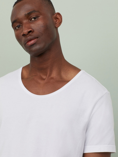 

H&M Men White Low-Necked T-shirt Slim Fit