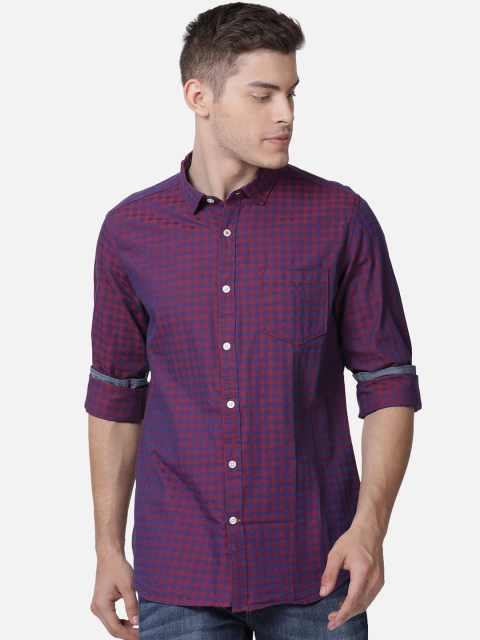 

Mucho Solo Men Navy Blue & Red Slim Fit Checked Casual Shirt