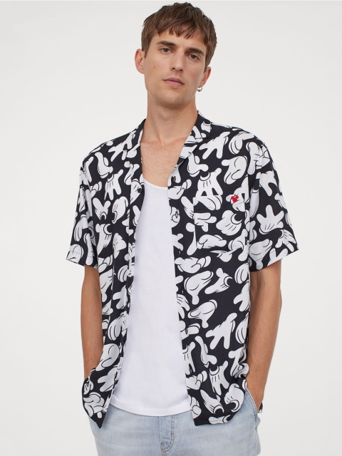 

H&M Men Black & White Patterned Shirt