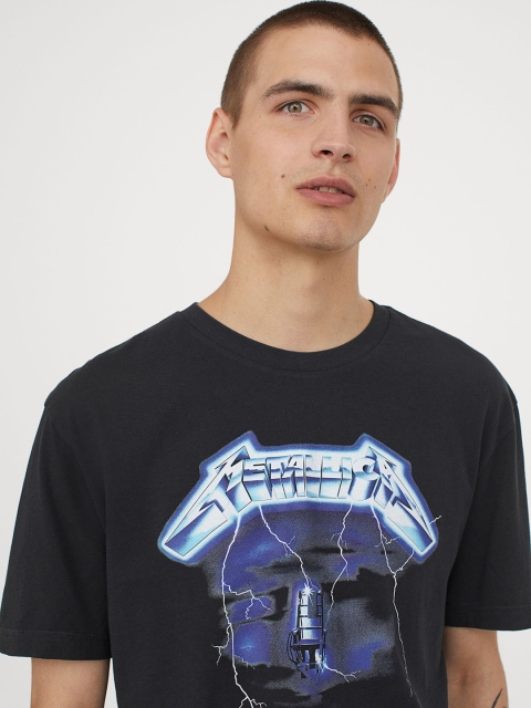 

H&M Men Black & Blue Metallica Printed T-shirt