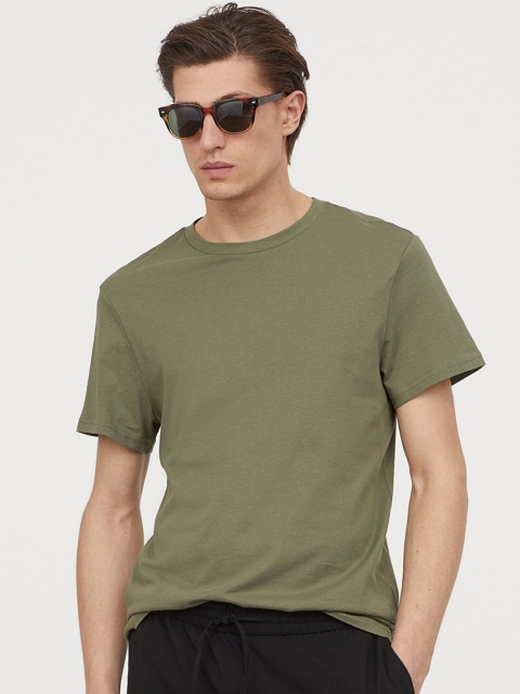 

H&M Men Green Round-Neck T-shirt Regular Fit