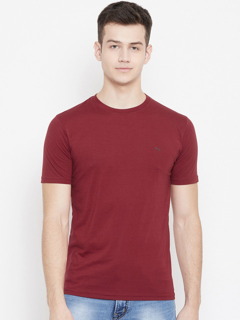 

Okane Men Maroon Solid Round Neck T-shirt