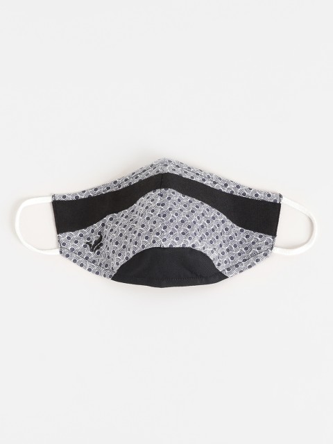 

Blackberrys Men White & Black Printed Single 3-Ply Tech Shield Protective Mask