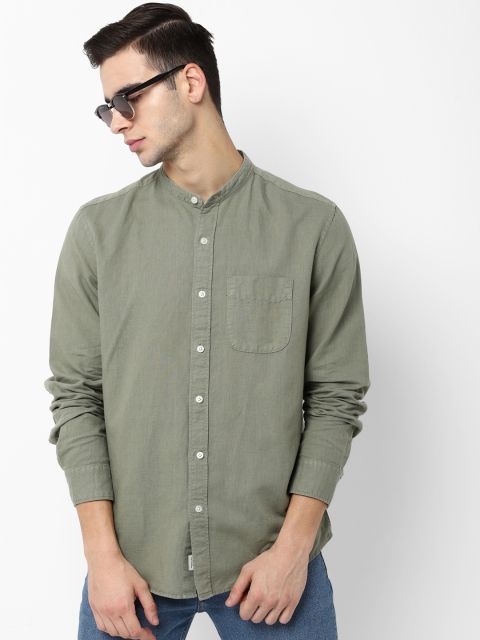 

AMERICAN EAGLE OUTFITTERS Men Olive Green Classic Regular Fit Solid Casual Shirt