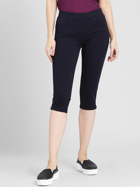 

Devis Women Blue Solid Skinny Fit Capris