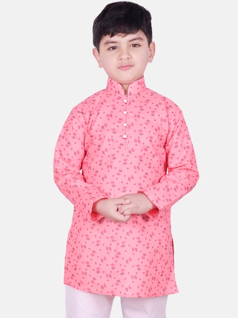 

SG YUVRAJ Boys Peach-Coloured Woven Design Straight Kurta