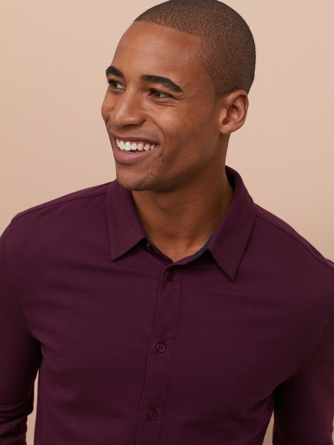 

H&M Men Burgundy Solid Piqu Shirt Muscle Fit
