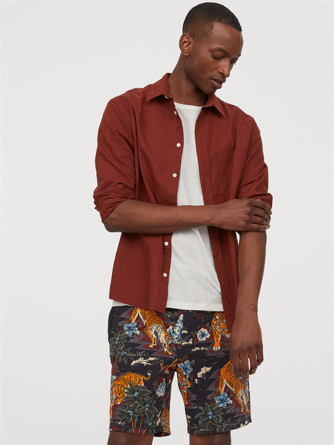 

H&M Men Grey & Orange Printed Sweatshirt Shorts