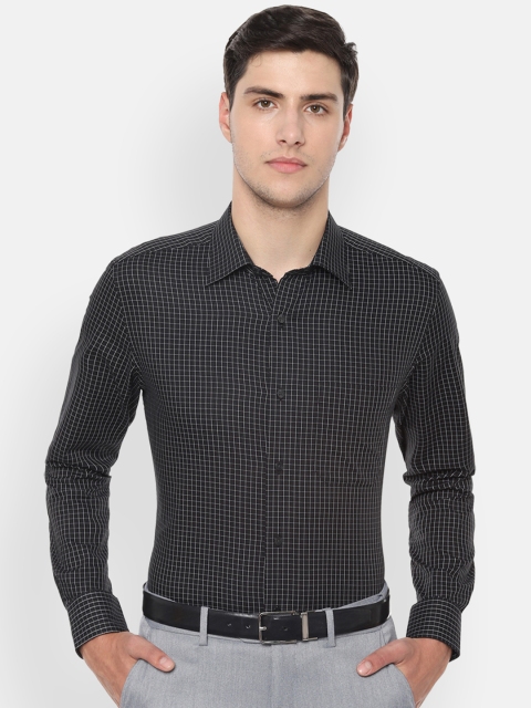 

Louis Philippe Men Black & White Regular Fit Checked Formal Shirt