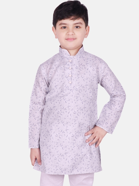 

SG YUVRAJ Boys Off-White & Blue Printed Straight Kurta, Navy blue