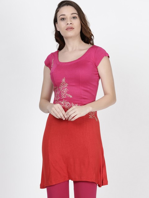 

Ira Soleil Women Pink & Red Printed Dip Dyed Knitted Kurti