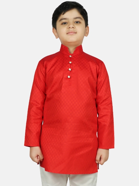 

SG YUVRAJ Boys Red Solid Straight Kurta