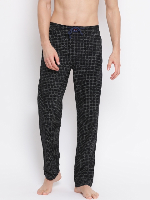 

Crimsoune Club Men Black Checked Lounge Pants