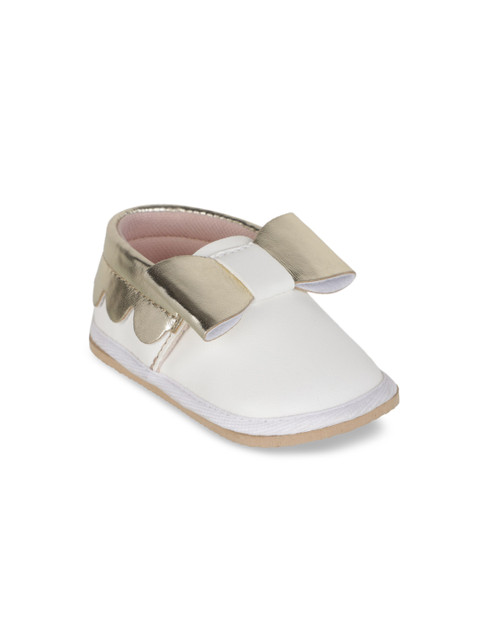 

KazarMax Infant Kids White & Gold-Toned Solid Bow Booties