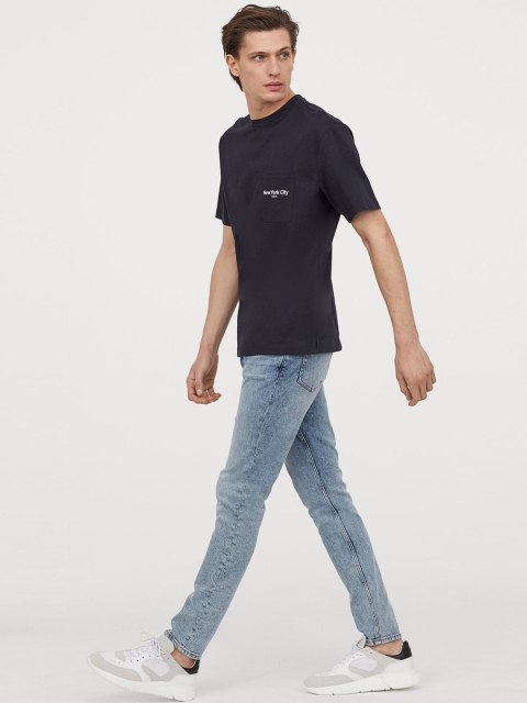 

H&M Men Black Solid Chest-Pocket T-shirt