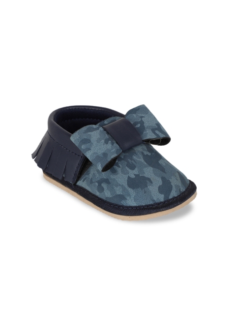 

KazarMax Infant Unisex Navy Blue Camo Printed TOOTSIES Bow Booties