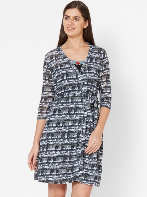 

Juliet Black & White Solid Nightdress