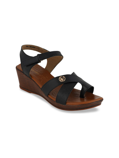 

pelle albero Women Black Solid Leather Wedges