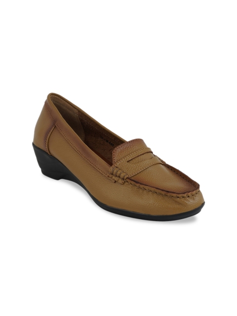 

pelle albero Women Beige Solid Pumps