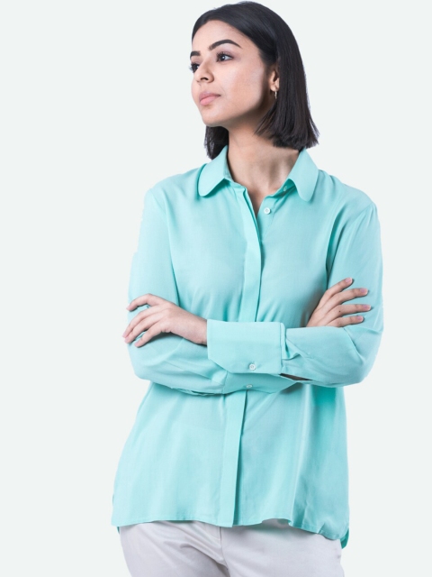 

QUA Women Green Regular Fit Solid Casual Shirt