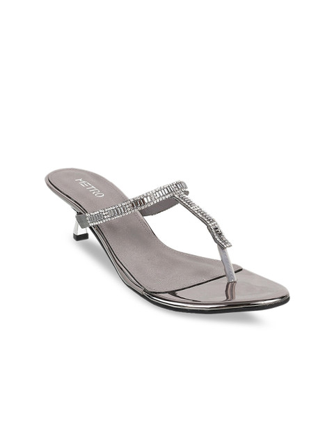 

Metro Women Grey Solid Heels