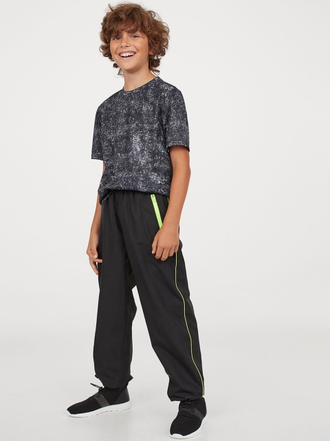 

H&M Boys Black Solid Windproof Trousers