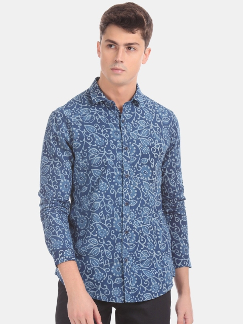 

True Blue Men Blue Slim Fit Block Printed Casual Shirt