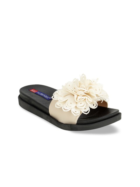 

MSC Women White Self Design Sliders
