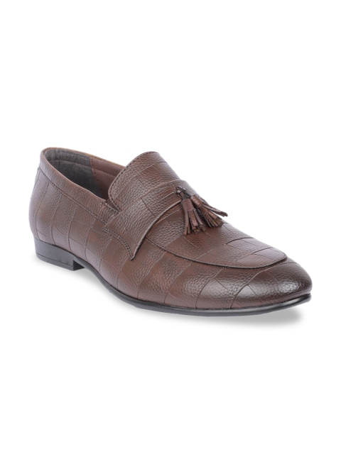 

Respiro Men Brown Textured Loafers