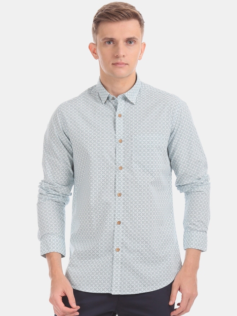 

True Blue Men White & Blue Slim Fit Printed Casual Shirt