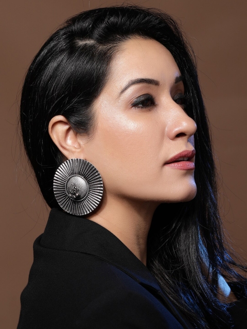 

Rubans Silver Plated Handcrafted Oxidised Stud Earrings